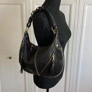 Chic Black Hobo Bag with Sleek Design